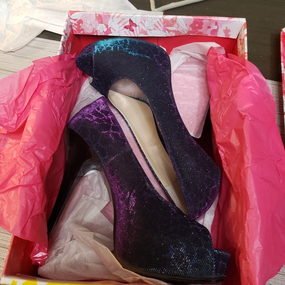 High Heels - Picture 10 of 11